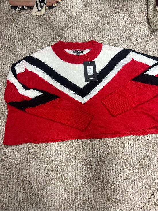 Fashion Nova Sweaters - BNWT Fashion Nova Red Black White Chevron Crewneck Sweater